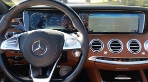 Mercedes-Benz S550 dash features two display screens.