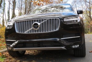 Volvo XC90 features Thor's Hammer LED DRL as well as Active Bending headlights