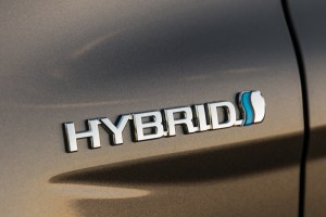 2018_Toyota_Camry_LE_Hybrid_03_291A080C9D9BCA2A2D7D8EE7A412740433B7FB8B