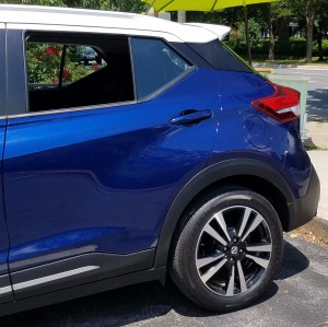 Nissan Kicks white roof, blue body and blacked out B and C pillar.