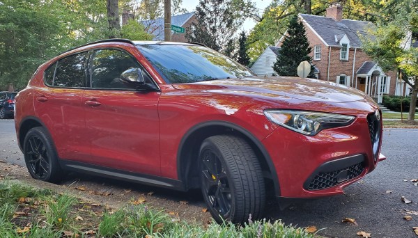 Alfa Romeo Stelvio Right Side