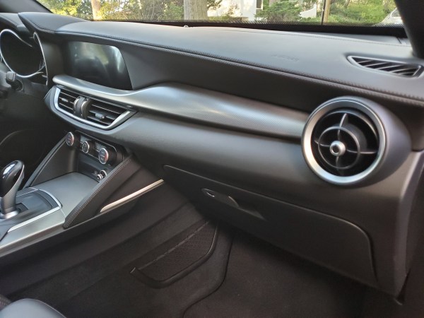 Alfa Romeo Stelvio Right hand side Dash