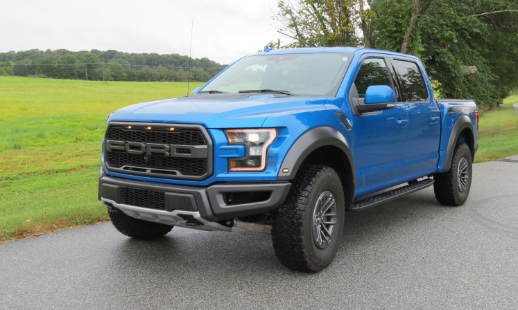 Ford Raptor Pickup in velocity Blue