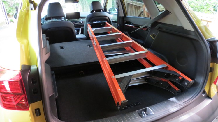 2021 Kia Seltos fits a 6 foot ladder