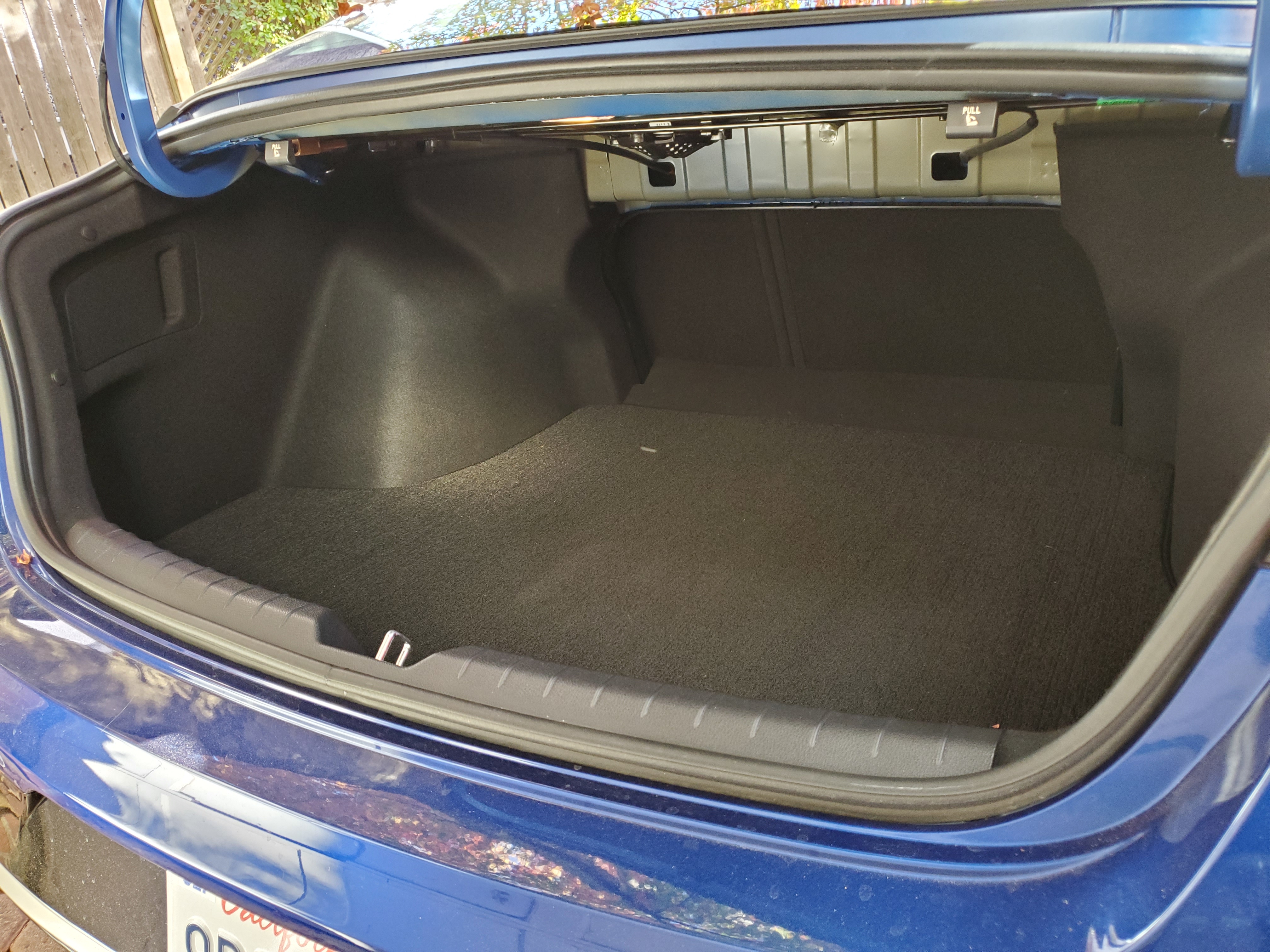 The generous size of the trunk in the 2021 Kia K5