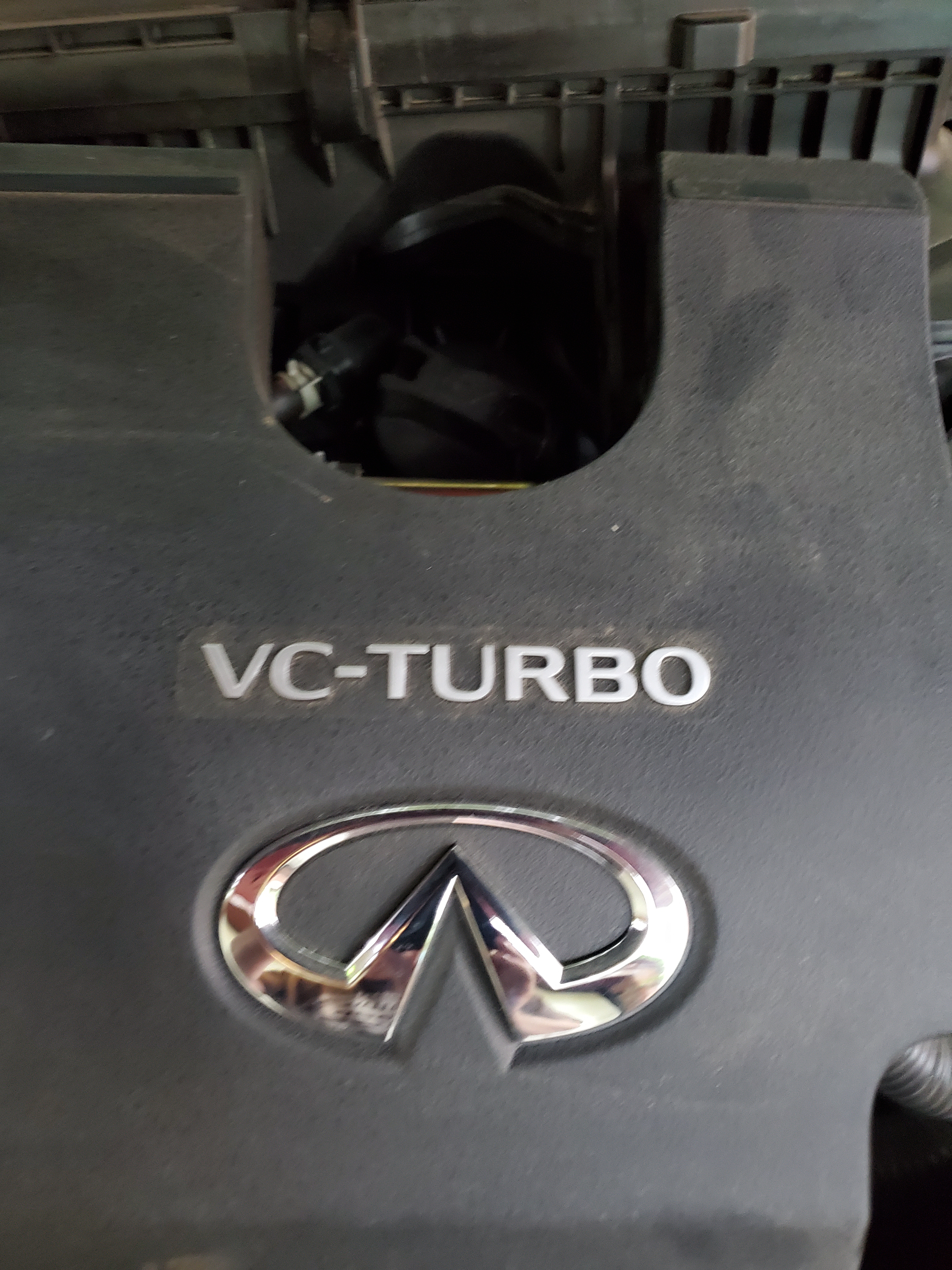 Infiniti QX55 Variable compression engine cover