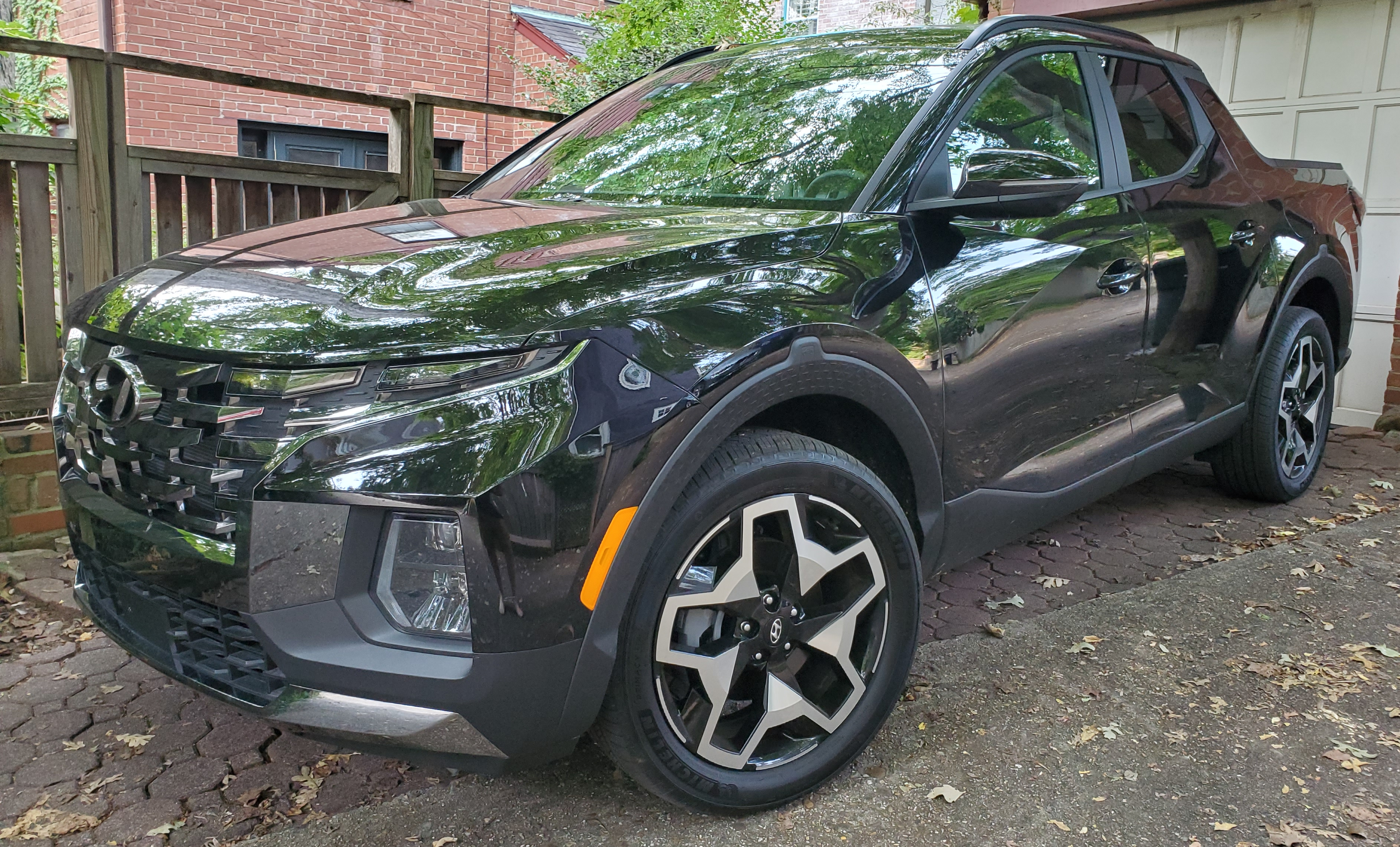 black on black hyundai santa cruz Limited left front view