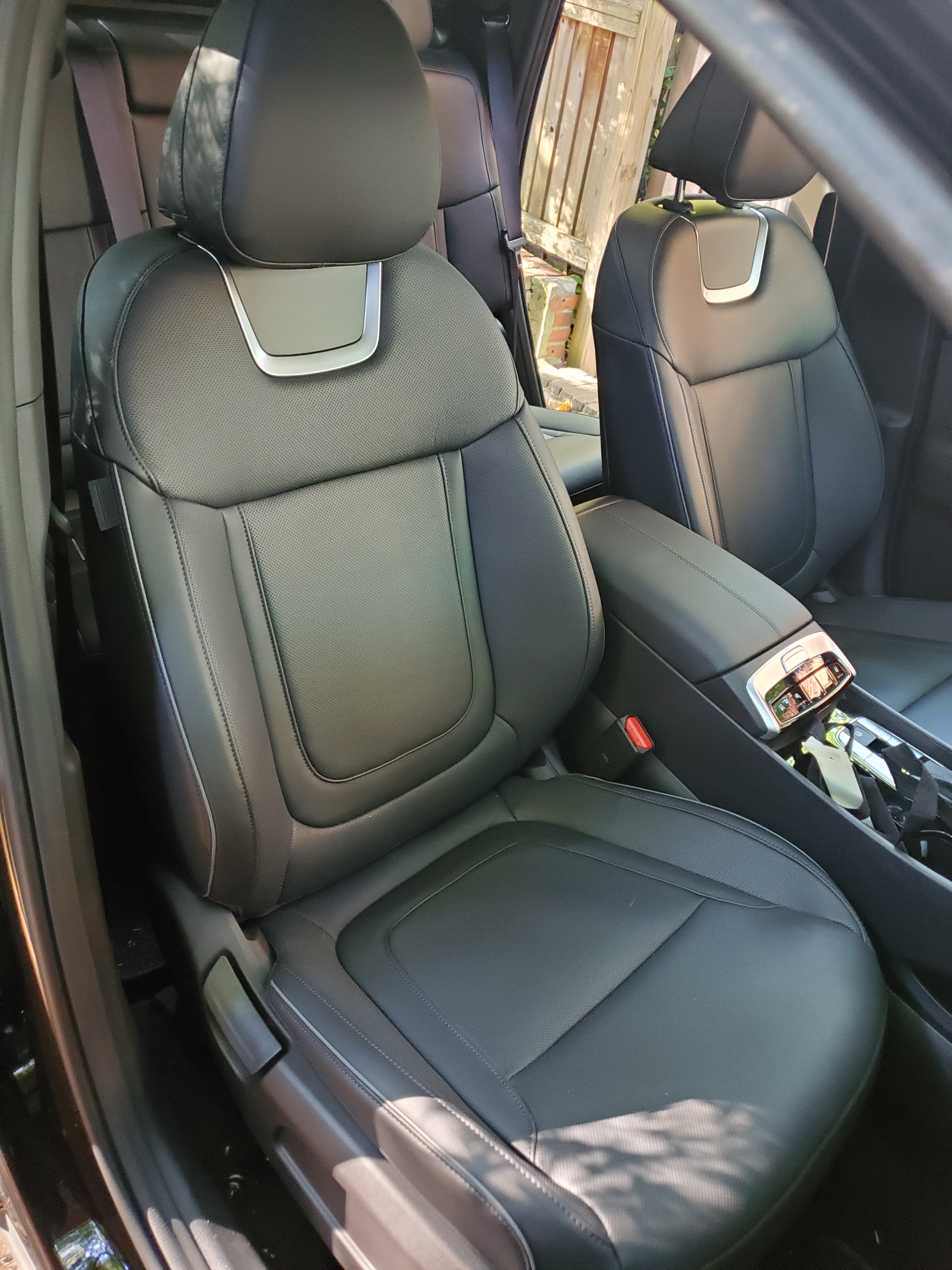 right front seat of the hyundai santa cruz