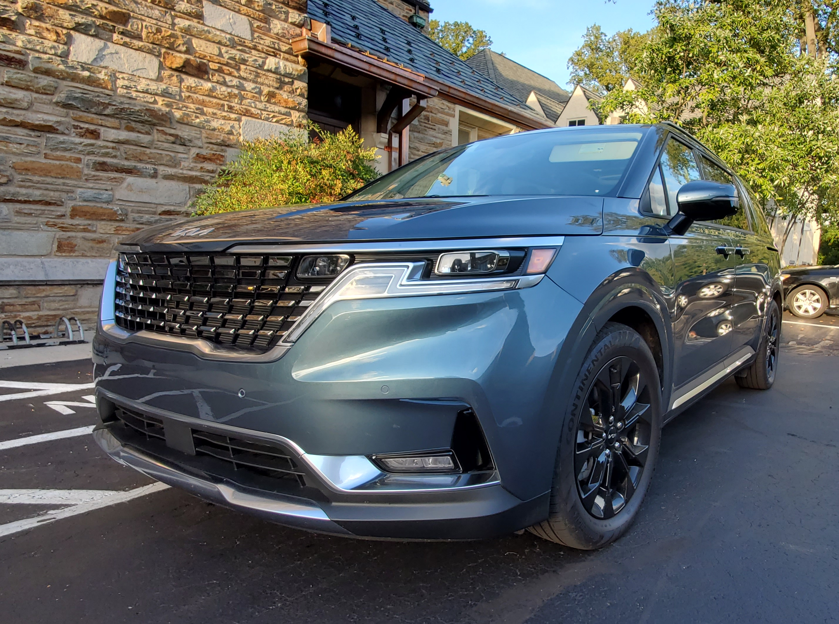 Kia Carnival Left Front grill and head lamp