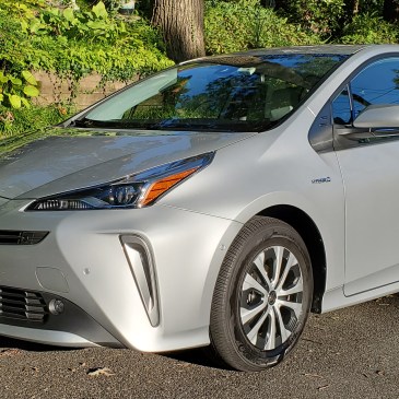 2021 Toyota Prius XLE AWD-e Hybrid in Classic Silver Metallic