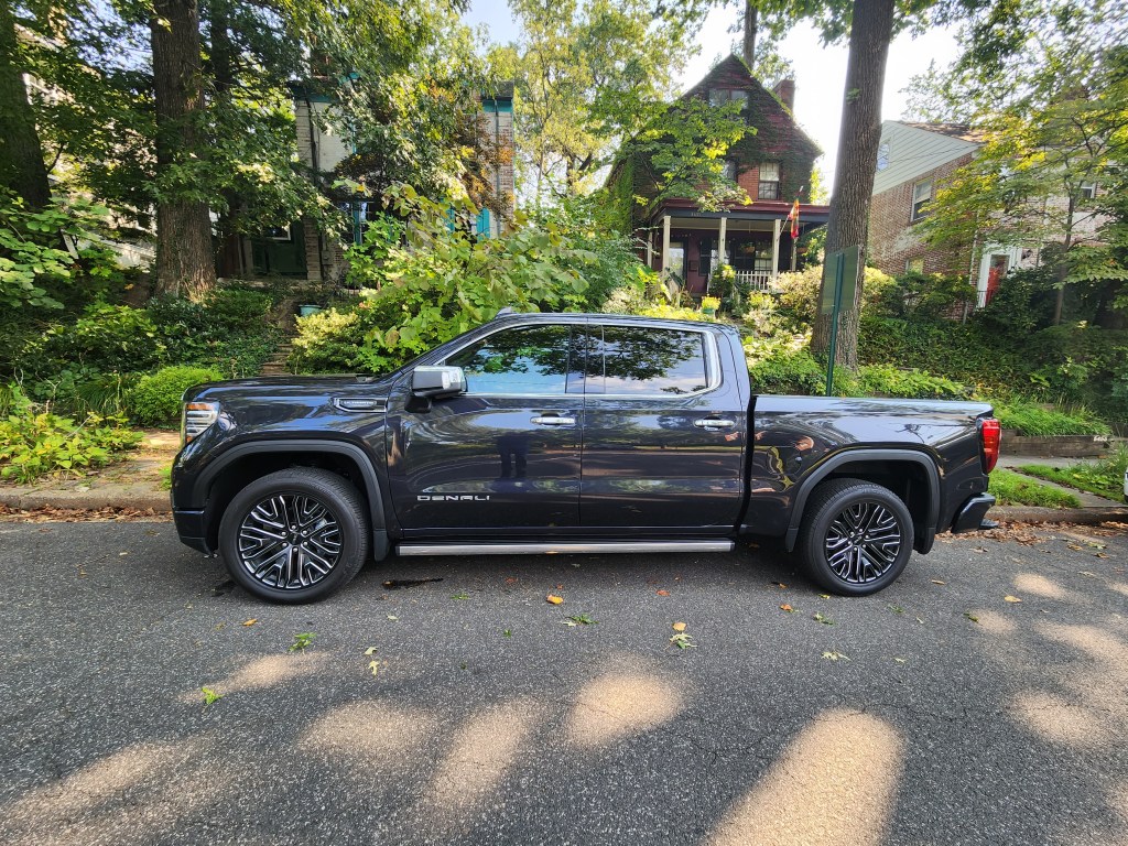 left side view of gmc sierra 1500 pickup