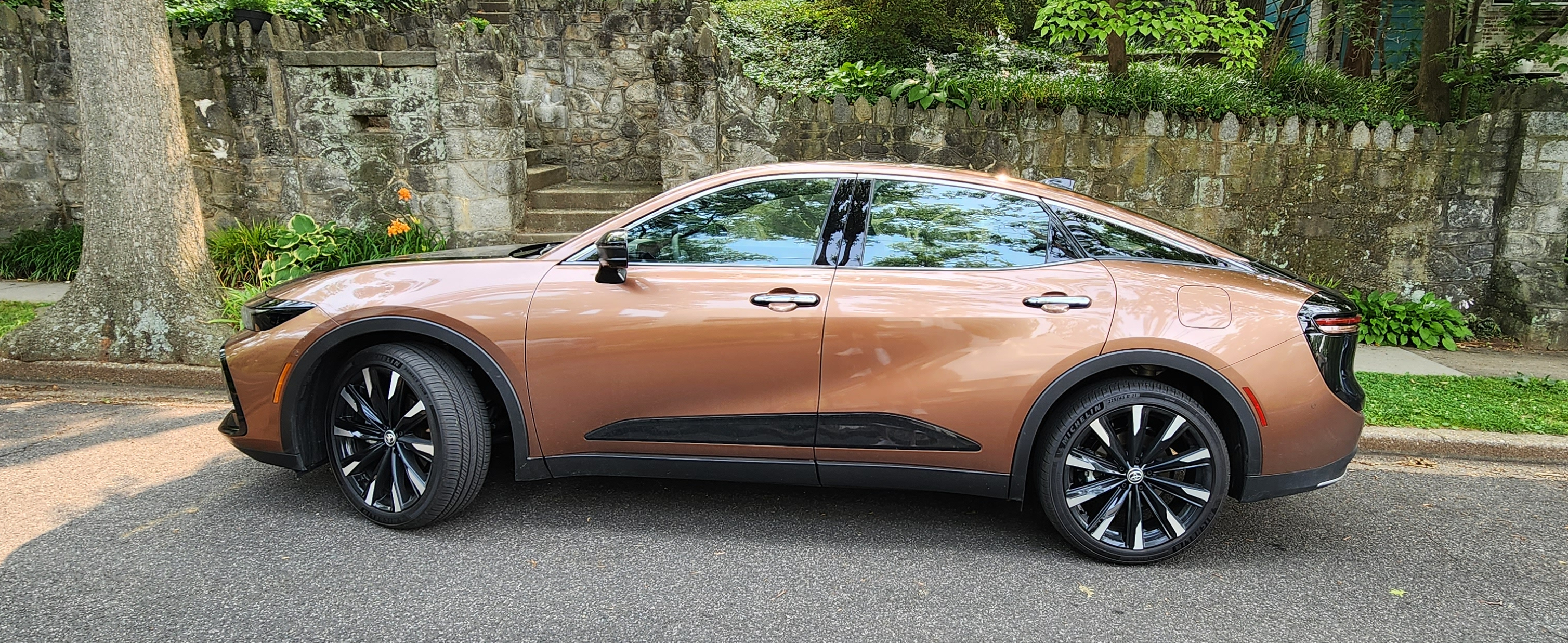 2023 toyota crown in bronze age and black