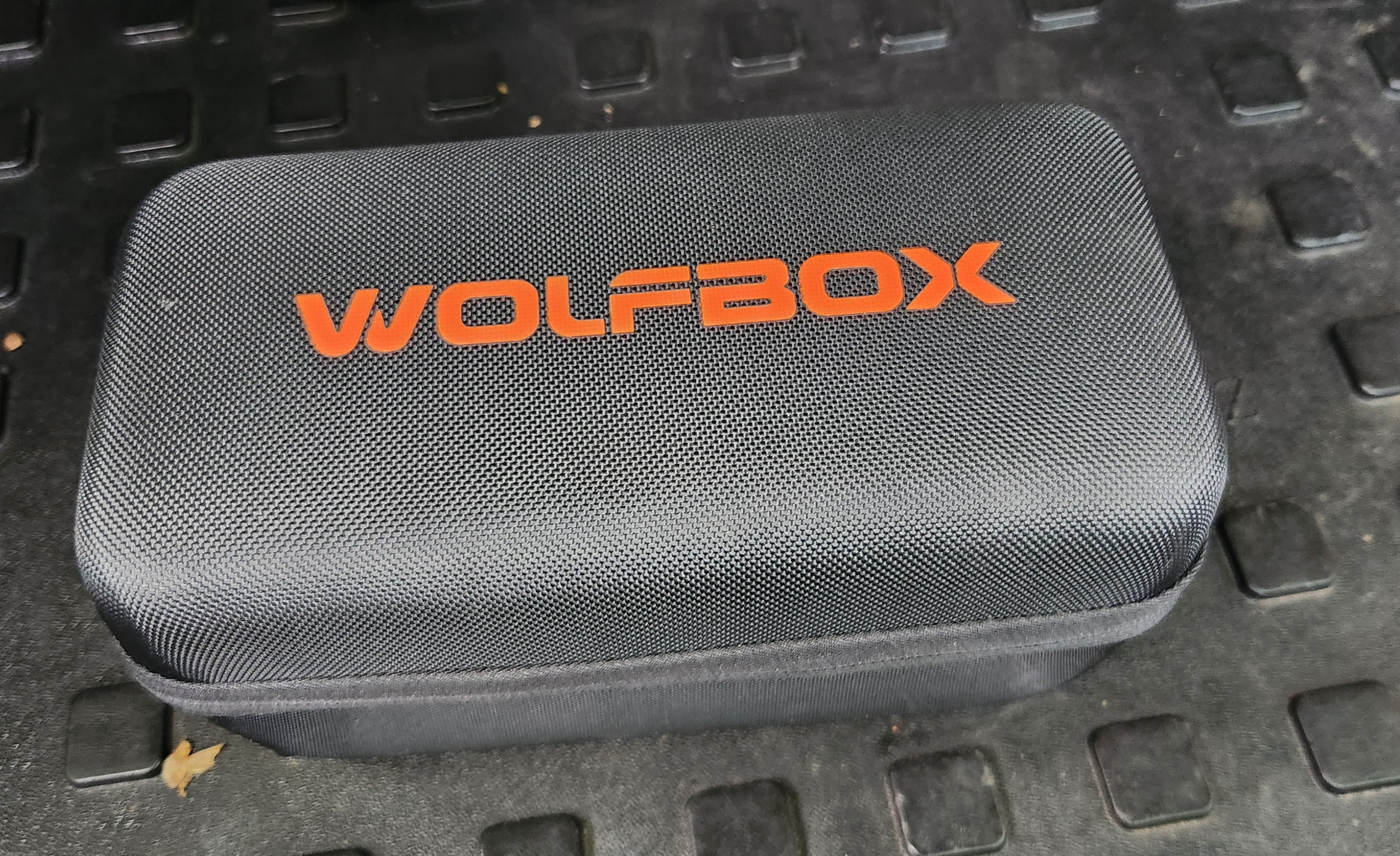 a wolfbox air inflator hard case